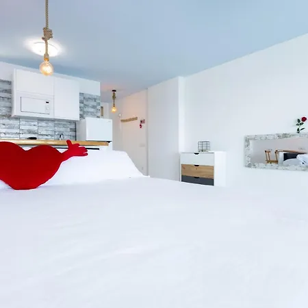 Home2book The Romantic Skyline Of Apartment *